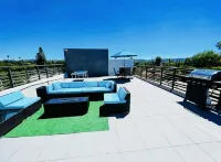 LUXURIOUS LA HOME *PRIVATE ROOFTOP* OUTDOOR TV*