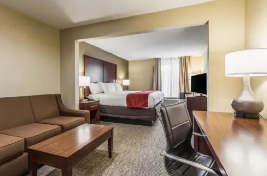Comfort Inn & Suites Greenwood Near University