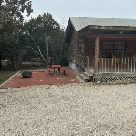 "Bearly Beehavin" 2-bdrm 1 bthrm cabin  with WiFi, AC.  Unwind & relax in ConCan