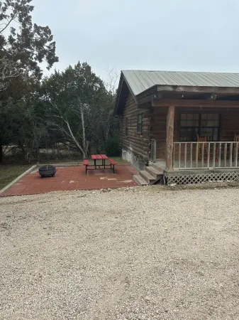 "Bearly Beehavin" 2-bdrm 1 bthrm cabin  with WiFi, AC.  Unwind & relax in ConCan