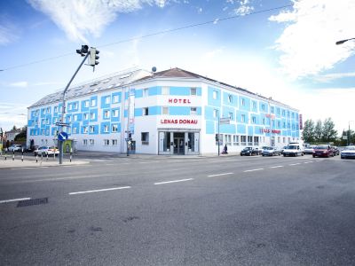 Lenas Donau Hotel