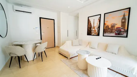 New Central and Luxury In Jardin de Carthage Отели в г. El Kram