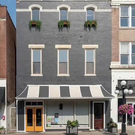 Large Downtown Artist's Loft, 30 min to Lexington, Horse, Bourbon, R River Gorge