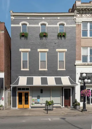 Large Downtown Artist's Loft, 30 min to Lexington, Horse, Bourbon, R River Gorge Отели в г. Кларк