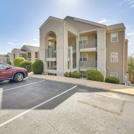 Branson Condo w/ Balcony, Near Silver Dollar City!