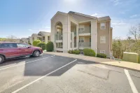 Branson Condo w/ Balcony, Near Silver Dollar City! - Wifi