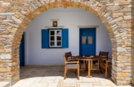Akre, Marlas Tinos