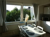 Idyllic location on the Wennsee and 10 min walk to the beach with beautiful garden.