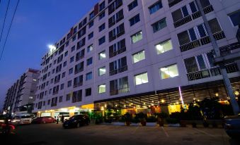 Centric Place Hotel