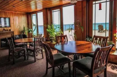 Cozy Timber Trails on Lake Superior