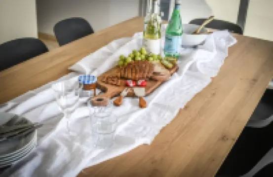 Chic 3BR Apt with Balcony, Mamad Hotels in 