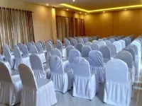 Oak Tree Glamping Resort Hotels in Batu City