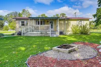 Lake Views & Fireside Bliss: Cecil Cottage w/ Yard - 3-Star