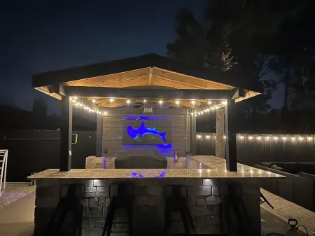 This is the one! Coastal dream 4 min to the beach Отели в г. Аппер-Гранд-Лагун