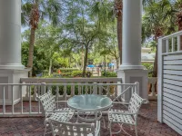 Lagoon Style Pool and Steps to Baytowne Wharf - Elegant Oasis Hotel a Walton County