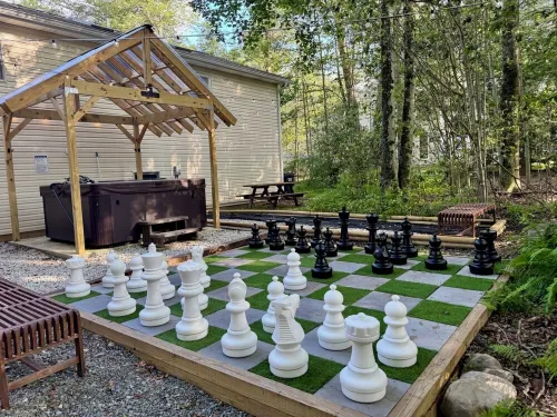 Pool/Lake ~ Poconos ~ Spacious 5Br 3Bath House ~ Fire Pit ~ Hot Tub ~ Game Room