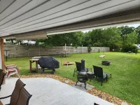 5 minutes from the beach! Water access with kayaks and launch from house!