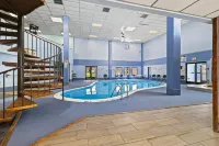 Cozy 2 bedroom condo walking distance to slopes hot tub,pool,gameroom,gym.