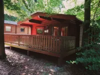 Log cabin with hot tub and  nestled in Kenwick Park, Louth Các khách sạn ở Louth