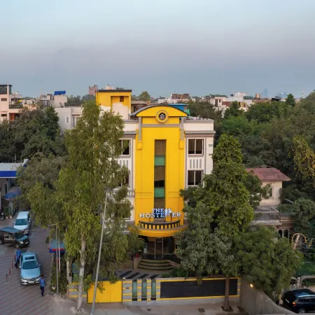 The Hosteller Delhi Отели рядом с достопримечательностью «Храм Акшардхам»