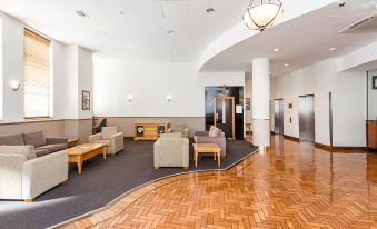 Spacious 1bdr Fast Wi-fi Near RAC Arena