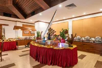 Hulhule Island Hotel - breakfast