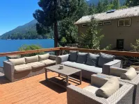 “The Lakeside Lodge” Updated cabin on Lake Sutherland with hottub & private dock