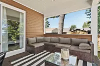 Spacious 4-bedroom lakefront house with WiFi, AC in tranquil Houghton Lake Hotels in Lake Township