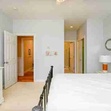 Stunning 5 Bdr, Walk to York Harbor Beach! Rooms