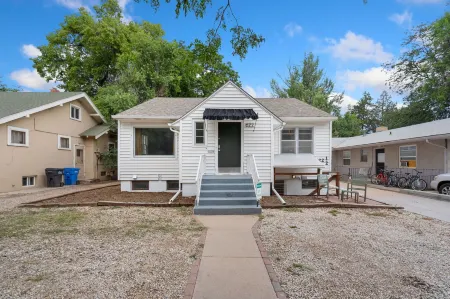 Beautiful Bungalow Next to Csu - Free Cruiser Bikes Отели рядом с достопримечательностью «Horsetooth Reservoir»