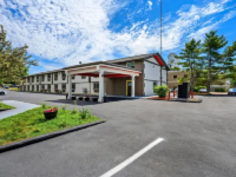 Super 8 by Wyndham Lewiston Auburn Area Hotels in Androscoggin County