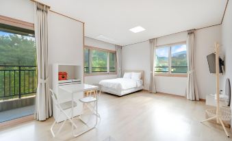 Jeju Gwaneumsa Ganeun Gil Pension