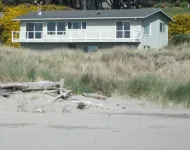 Ocean Front ON the Beach - 14 Minutes to Bandon Dunes Golf! Spectacular Views! - 4성급