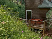 Charming 2Br Highlands Cottage with Cozy Fireplace, 3 Min to Main St & Dry Falls Ξενοδοχεία στην πόλη Highlands