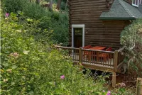 Highlands, NC - Cozy fireplace 3 min to posh Main Street, or majestic Dry Falls!