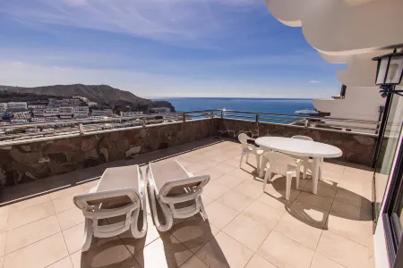 Servatur JB - Adults Only