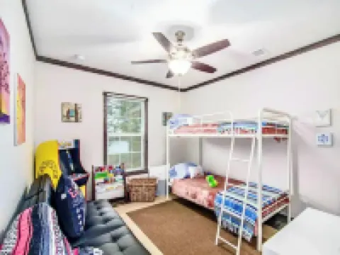 Coco Villa-Hot tub,kayak,paddle,VOLLEYBALL&GAMES! Hotels in Trinity County