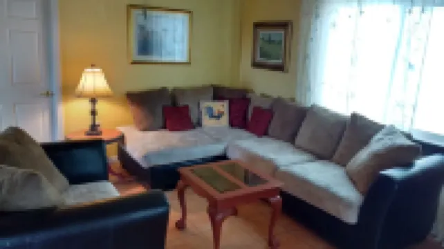 Country Cottage with hilltop views - Families and Pets welcome!