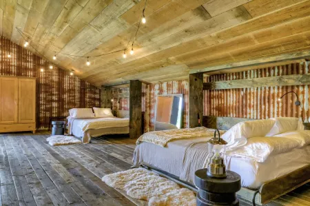 The Rustic Barn @ The NEST at Round Top •  6mil to The Square