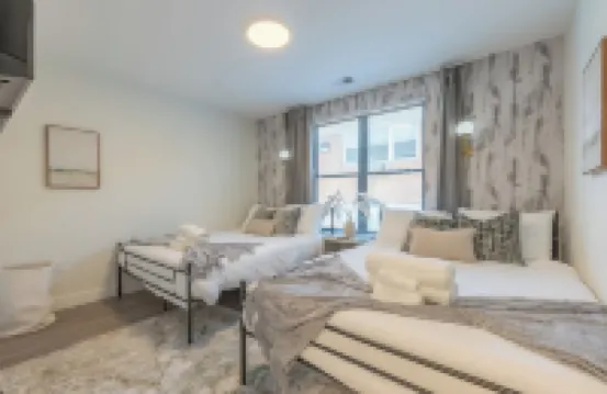 Opulence n Olive ~ 4bath, 10 beds+Park 2 cars FREE