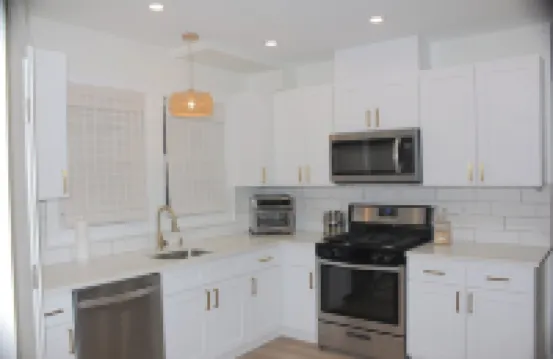 Renovated 3Br Family Friendly Apartment Private Parking Walk to Train NYC