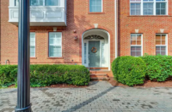 Modern 3Br Townhome | 3 Mi to Dulles and Reston TC