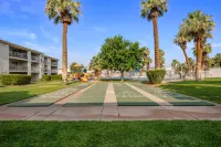 Extravagant Views and Shared Pools - Stylish Southern Utah Retreat