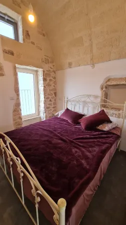 Structure located in the heart of the Itria Valley two very elegant private rooms