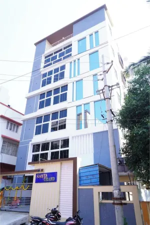 4th floor Lovely three bedroom apartment with free parking