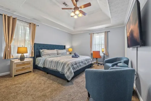 7.7 mi to LakePoint Sports - Near Historic DT - HotTub