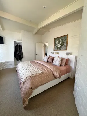 Kangaro island  South Australia Tesla Charge Full Board  Exceptional Luxury Hotel a Middle River