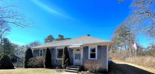 Charming 2-bedroom cottage in fabulous Harwich with WiFi, AC