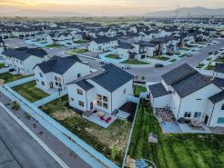 Spacious Lakeside Lights home, serene neighbor in American Fork near the Trax.