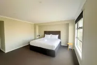 CasaAria: Spacious 4-bedroom house. Modern, Contemporary, Luxe Linens Hotels in Truganina